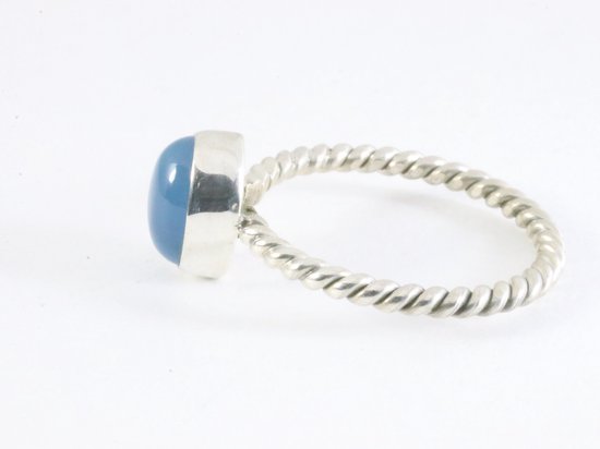Fijne zilveren ring met blauwe chalcedoon afbeelding 2