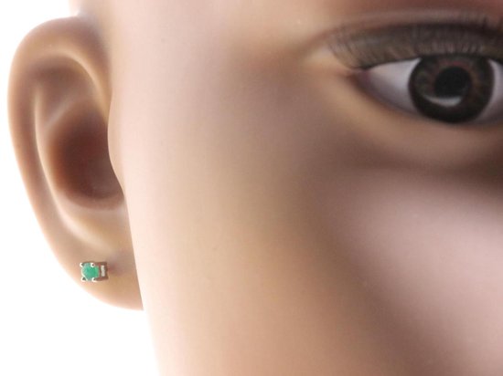 Fijne zilveren oorstekers met smaragd afbeelding 3