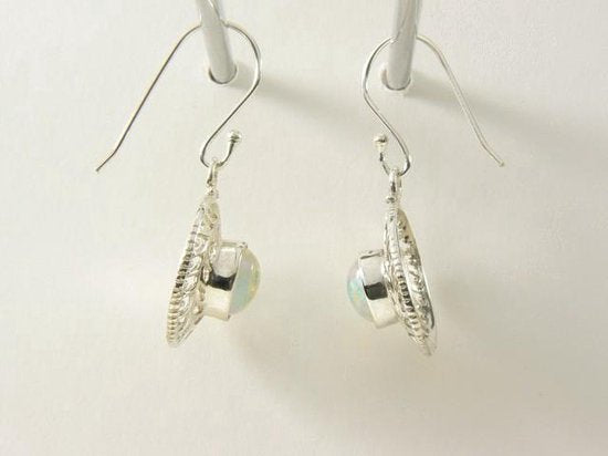 Opengewerkte zilveren oorbellen met Ethiopische opaal afbeelding 3