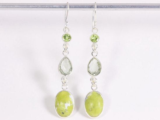 Lange zilveren oorbellen met lizardiet, groene amethist en peridoot afbeelding 4
