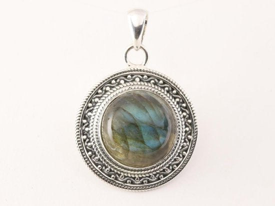 Bewerkte ronde zilveren hanger met labradoriet afbeelding 4