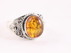 Bewerkte zilveren ring met amber afbeelding 1