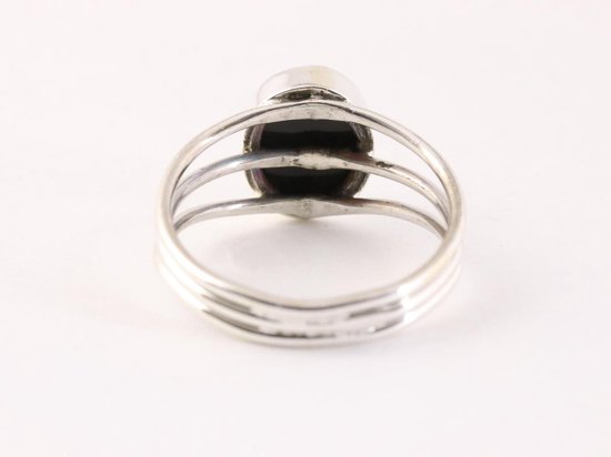 Opengewerkte zilveren ring met onyx afbeelding 3