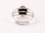 Opengewerkte zilveren ring met onyx afbeelding 3