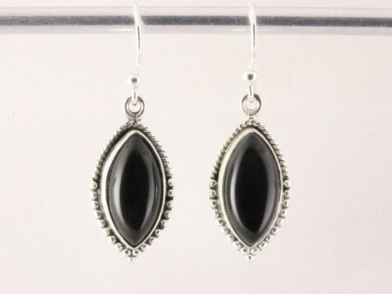 Bewerkte zilveren oorbellen met onyx afbeelding 4