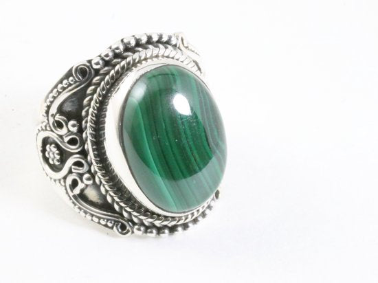 Zware bewerkte zilveren ring met malachiet afbeelding 1