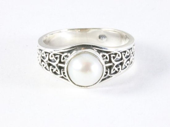 Bewerkte zilveren ring met parel afbeelding 4