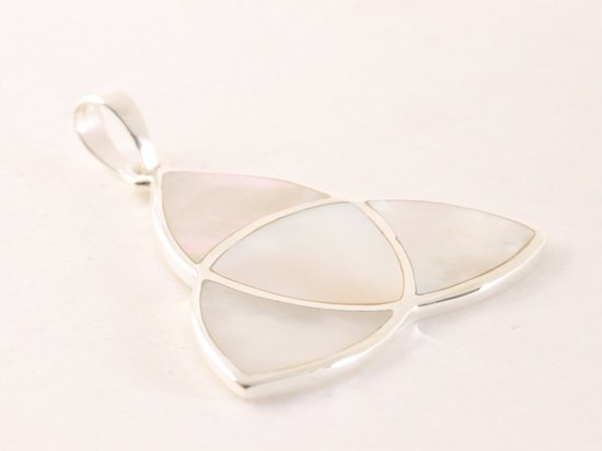 Zilveren triquetra hanger met parelmoer afbeelding 2