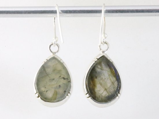 Bewerkte zilveren oorbellen met labradoriet afbeelding 3