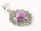 Opengewerkte zilveren hanger met paarse fosfosideriet afbeelding 2