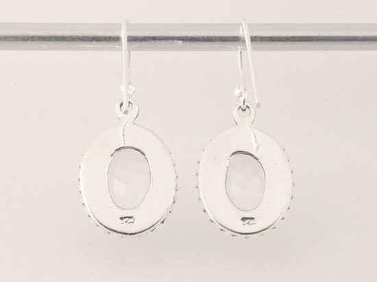 Bewerkte ovale zilveren oorbellen met bergkristal afbeelding 3