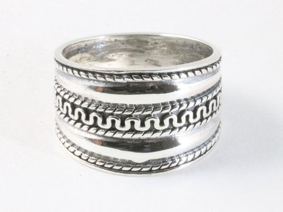 Brede zilveren ring met meander gravering en kabelpatronen afbeelding 4