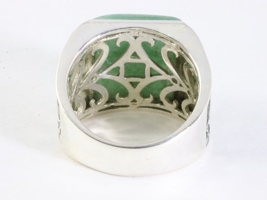 Zware bewerkte zilveren ring met jade afbeelding 3
