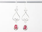 Lange zilveren oorbellen met robijn afbeelding 3