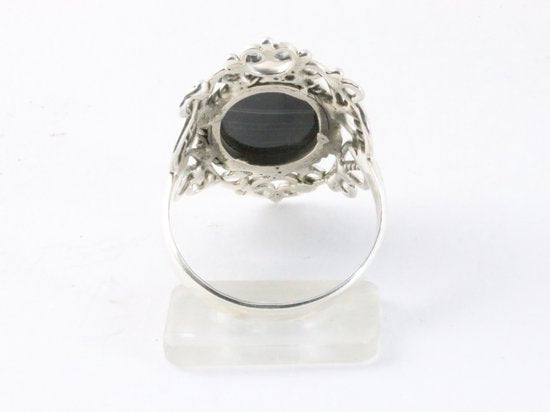 Opengewerkte zilveren ring met gestreepte onyx afbeelding 3