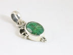 Fijne bewerkte zilveren hanger met smaragd afbeelding 2