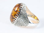 Zware bewerkte zilveren ring met amber afbeelding 2