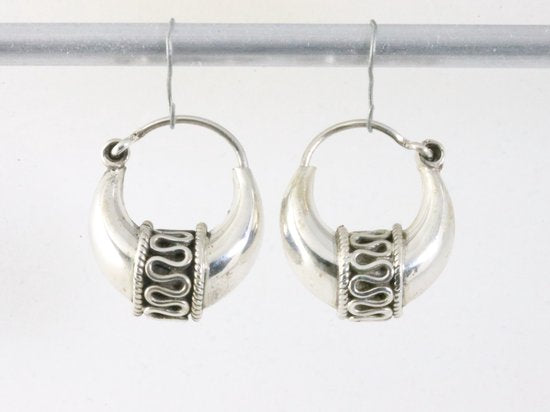 Fijne bewerkte zilveren Bali oorringen afbeelding 4