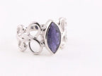 Opengewerkte zilveren ring met ioliet afbeelding 1