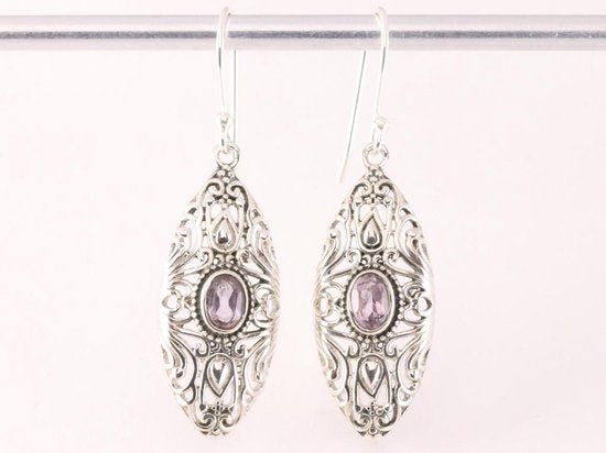 Lange opengewerkte zilveren oorbellen met amethist afbeelding 4