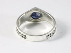 Bewerkte zilveren ring met blauwe saffier afbeelding 3