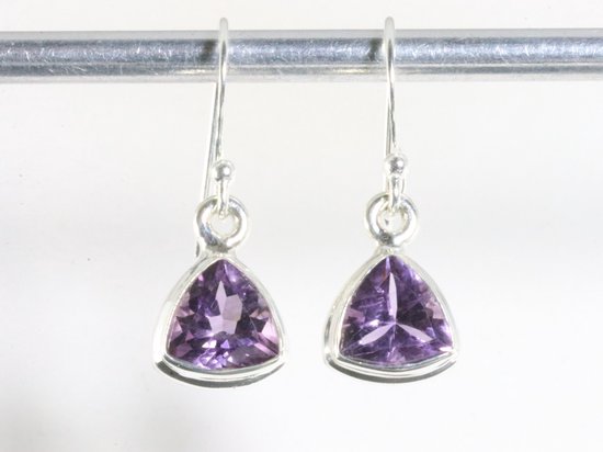 Hoogglans zilveren oorbellen met amethist afbeelding 3