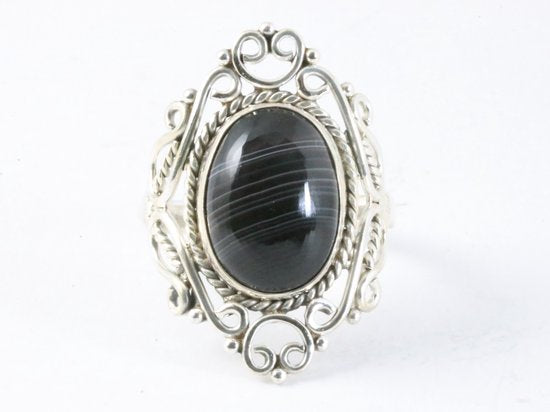 Opengewerkte zilveren ring met gestreepte onyx afbeelding 4