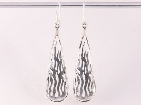 Lange opengewerkte zilveren oorbellen afbeelding 3