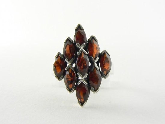 Ruitvormige zilveren ring met granaat afbeelding 2