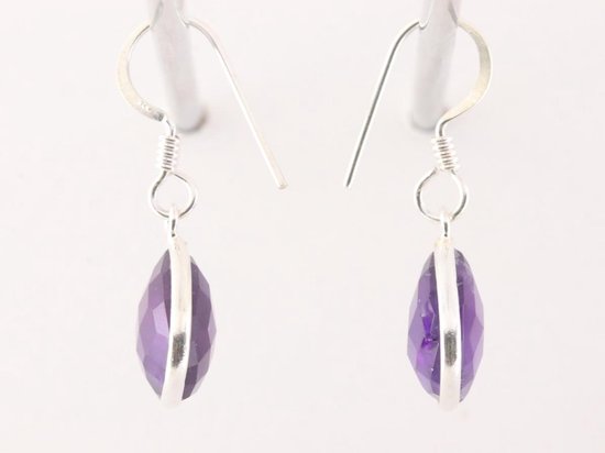 Fijne druppelvormige zilveren oorbellen met amethist afbeelding 2