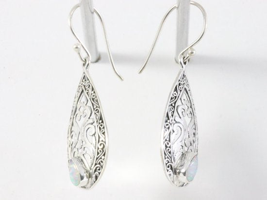 Traditionele opengewerkte zilveren oorbellen met welo opaal afbeelding 2