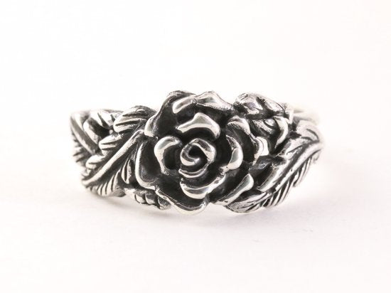 Bewerkte zilveren ring met roos afbeelding 4