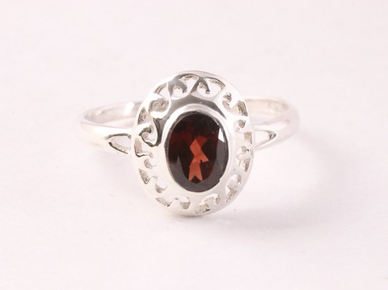 Fijne opengewerkte zilveren ring met granaat afbeelding 4