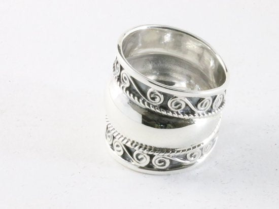 Brede bewerkte hoogglans zilveren ring afbeelding 2