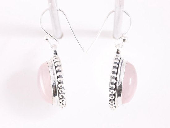 Bewerkte ovale zilveren oorbellen met rozenkwarts afbeelding 2