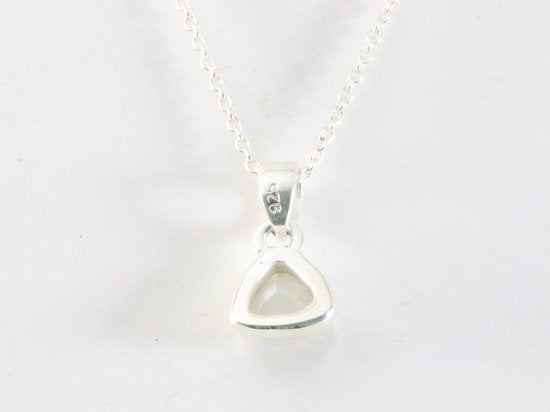 Fijne hoogglans zilveren hanger met regenboog maansteen aan ketting afbeelding 3