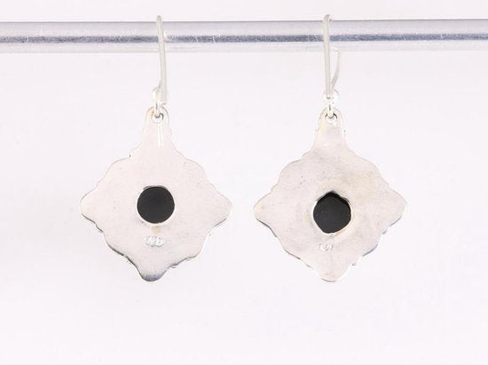 Bewerkte zilveren oorbellen met onyx afbeelding 3