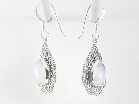 Bewerkte zilveren oorbellen met regenboog maansteen afbeelding 2