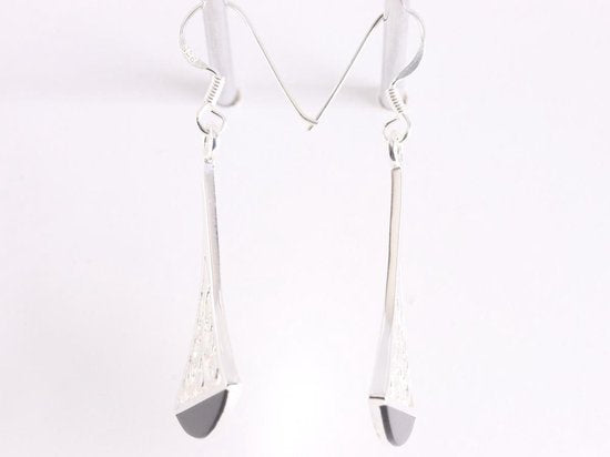 Lange opengewerkte zilveren oorbellen met onyx afbeelding 2