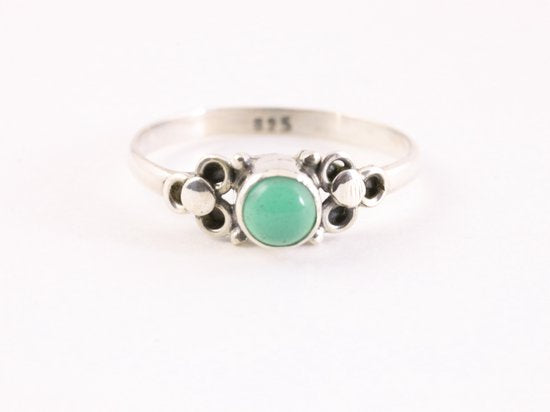 Fijne bewerkte zilveren ring met groene onyx afbeelding 4