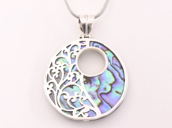 Grote bewerkte zilveren hanger met abalone schelp aan snake ketting afbeelding 1