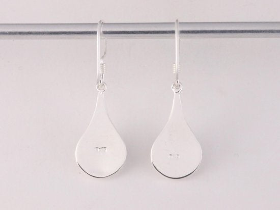 Druppelvormige zilveren oorbellen met onyx afbeelding 3