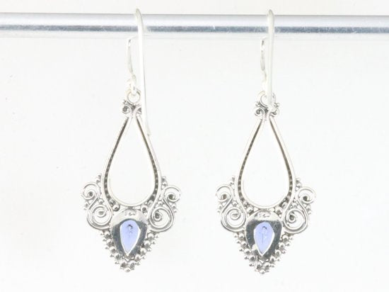 Traditionele bewerkte zilveren oorbellen met blauwe saffier afbeelding 3
