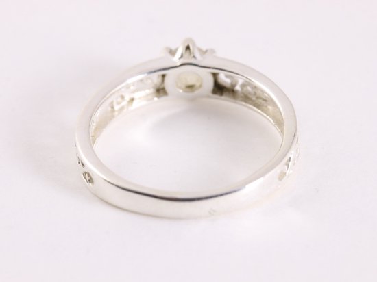 Fijne opengewerkte zilveren ring met regenboog maansteen afbeelding 3