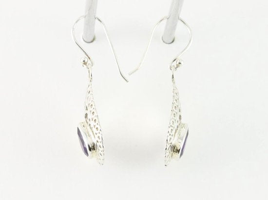 Opengewerkte zilveren oorbellen met amethist afbeelding 2