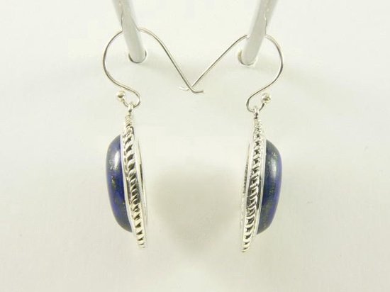Bewerkte zilveren oorbellen met grote lapis lazuli stenen afbeelding 2