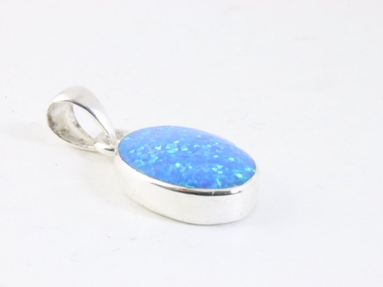 Fijne ovale zilveren hanger met Australische opaal aan ketting afbeelding 2