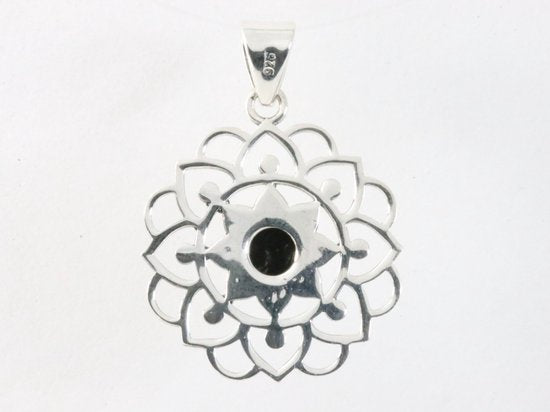 Opengewerkte zilveren hanger met onyx afbeelding 3