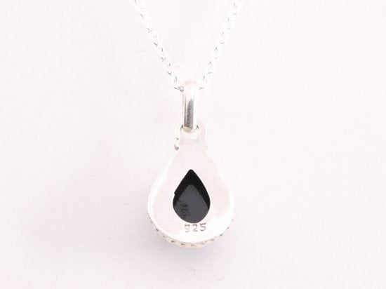 Bewerkte druppelvormige zilveren hanger met onyx aan ketting afbeelding 3