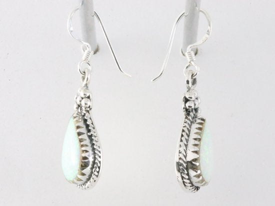 Bewerkte zilveren oorbellen met welo opaal afbeelding 2